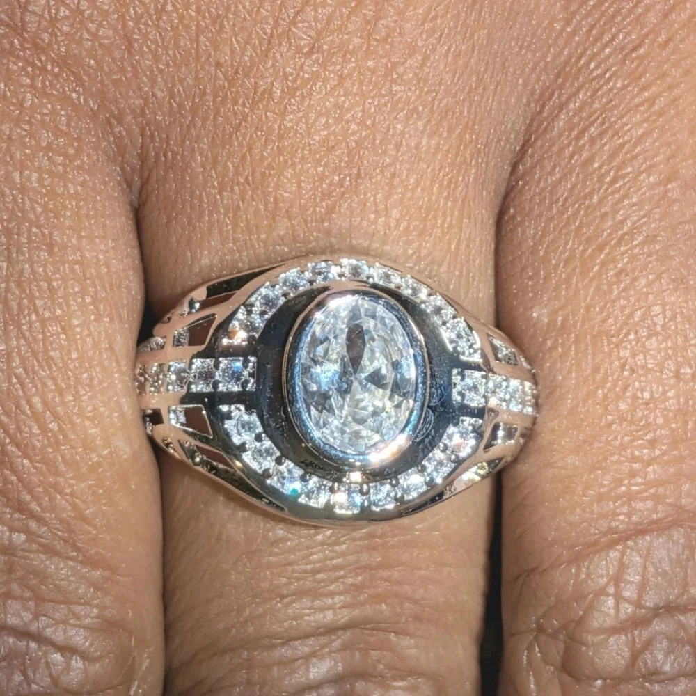 High Quality Sophisticated Men's 925 Silver Ring with Halo Centerpiece Sz 9